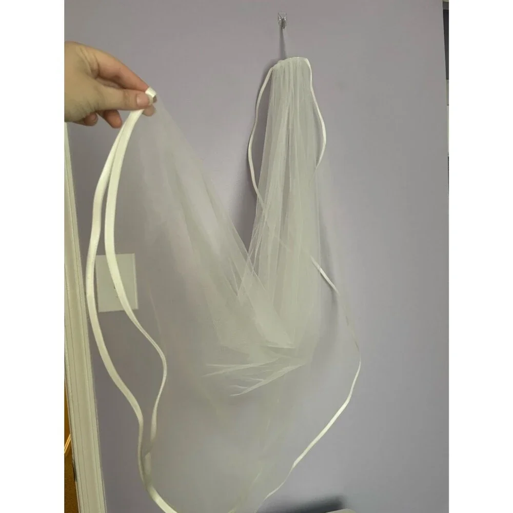 Simple White Bridal Veil with Satin Trim - Knee Legnth
